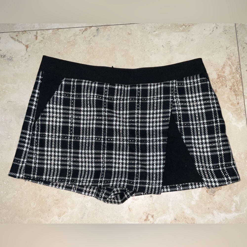 Atmosphere ● Black and White Plaid Mini Skort ● Y2K